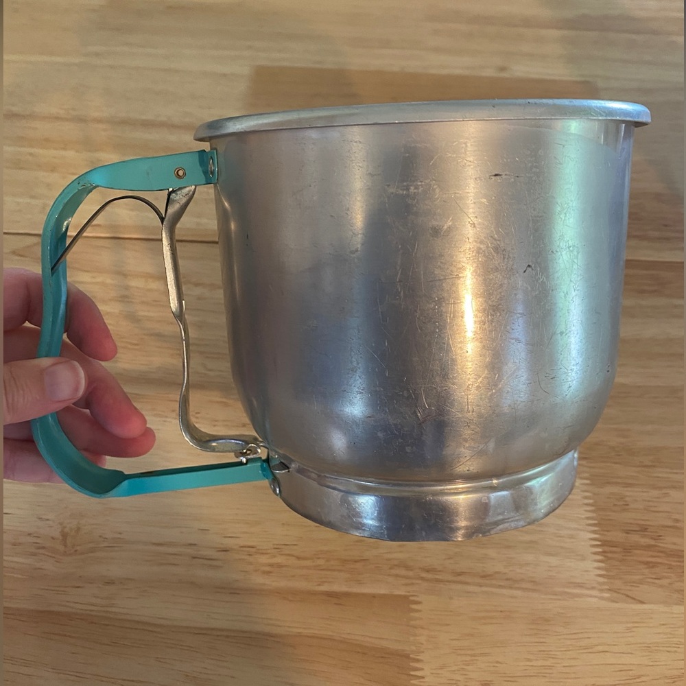 Foley 5 Cup Vintage Aluminum Flour Sifter w/ Turquoise Handle